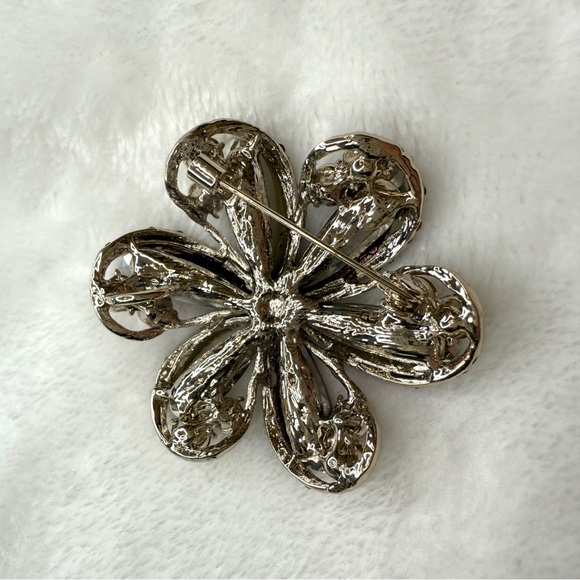 Elegant Multicolor Glass Flower Brooch - Picture 2 of 4